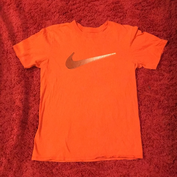 Nike Tee ❤️ - Picture 1 of 3